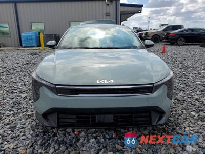 Piąte zdjęcie samochodu w środku: 2025 KIA K4 LXS VIN:3KPFT4DEXSE105590 - miniatura