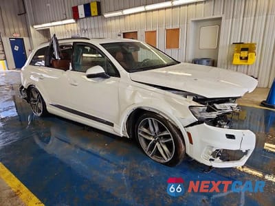 Czwarte zdjęcie samochodu z boku: 2018 AUDI Q7 PRESTIGE VIN:WA1VAAF72JD042221 - miniatura