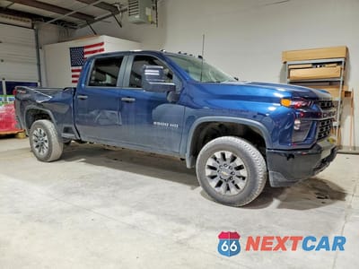 Czwarte zdjęcie samochodu z boku: 2021 CHEVROLET SILVERADO K2500 CUSTOM VIN:1GC4YMEY8MF292113 - miniatura