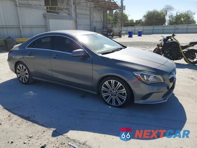 Czwarte zdjęcie samochodu z boku: 2019 MERCEDES-BENZ CLA 250 VIN:WDDSJ4EB9KN719055 - miniatura
