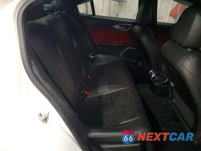 Zdjęcie 10 z 12 samochodu: 2017 ALFA ROMEO GIULIA QUADRIFOGLIO VIN:ZARFAEAV8H7556712 - miniatura