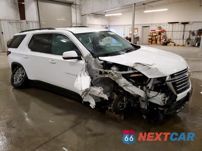 Czwarte zdjęcie samochodu z boku: 2022 CHEVROLET TRAVERSE LT VIN:1GNEVGKW6NJ116376 - miniatura