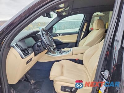 Zdjęcie 7 z 12 samochodu: 2019 BMW X5 XDRIVE40I VIN:5UXCR6C59KLL38655 - miniatura