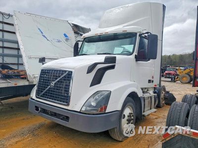 Drugie zdjęcie samochodu z przodu: 2017 VOLVO VNL SEMI TRUCK VIN:4V4N39TGXHN988031 - miniatura