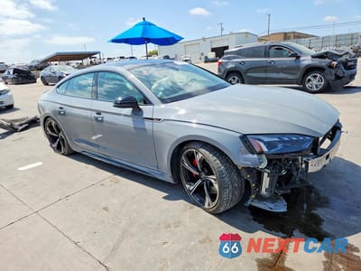 Czwarte zdjęcie samochodu z boku: 2023 AUDI RS5 VIN:WUAAWCF50PA900671 - miniatura