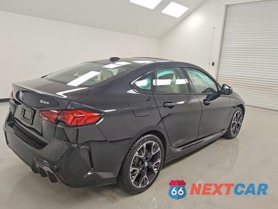 Trzecie zdjęcie samochodu z tyłu: 2026 BMW 228 VIN:WBA83GG06T7T53747 - miniatura