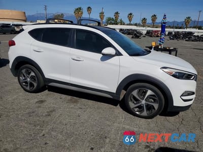Czwarte zdjęcie samochodu z boku: 2017 HYUNDAI TUCSON VALUE VIN:KM8J33A2XHU569452 - miniatura