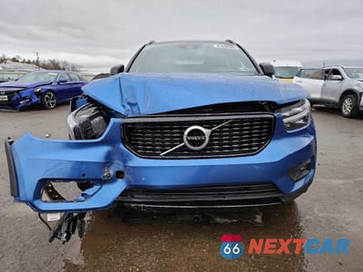 Piąte zdjęcie samochodu w środku: 2020 VOLVO XC40 T5 R-DESIGN VIN:YV4162UM2L2203327 - miniatura