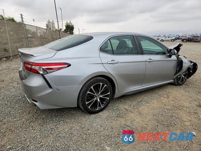 Trzecie zdjęcie samochodu z tyłu: 2018 TOYOTA CAMRY SE VIN:4T1B11HK0JU119836 - miniatura
