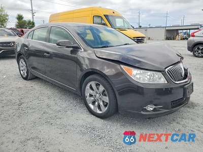 Czwarte zdjęcie samochodu z boku: 2013 BUICK LACROSSE VIN:1G4GC5E35DF151887 - miniatura