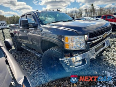 Czwarte zdjęcie samochodu z boku: 2011 CHEVROLET SILVERADO K2500 HEAVY DUTY LTZ VIN:1GC2KYE83BZ354576 - miniatura