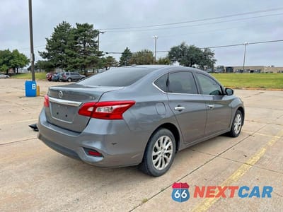 Czwarte zdjęcie samochodu z boku: 2019 NISSAN SENTRA SV VIN:3N1AB7AP4KY447025 - miniatura