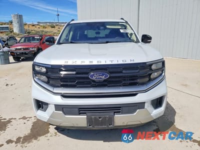 Piąte zdjęcie samochodu w środku: 2025 FORD EXPEDITION PLATINUM VIN:1FMJU1M81SEA21567 - miniatura
