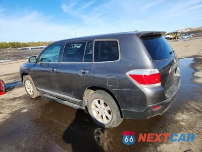 Drugie zdjęcie samochodu z przodu: 2012 TOYOTA HIGHLANDER BASE VIN:5TDBK3EH0CS169441 - miniatura