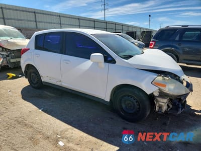 Czwarte zdjęcie samochodu z boku: 2007 NISSAN VERSA 1.8 S VIN:3N1BC13E27L385378 - miniatura