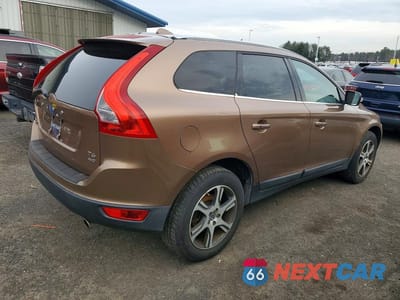 Trzecie zdjęcie samochodu z tyłu: 2013 VOLVO XC60 T6 VIN:YV4902DZ6D2457317 - miniatura