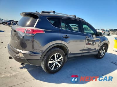 Trzecie zdjęcie samochodu z tyłu: 2017 TOYOTA RAV4 XLE VIN:JTMWFREV2HJ719015 - miniatura