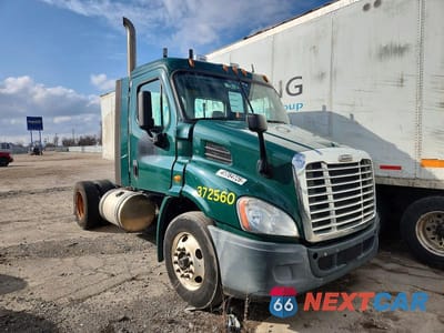 2018 FREIGHTLINER CASCADIA 113 SEMI TRUCK 3AKBGADV0JSJL4388 - główne zdjęcie licytacji z USA - miniatura