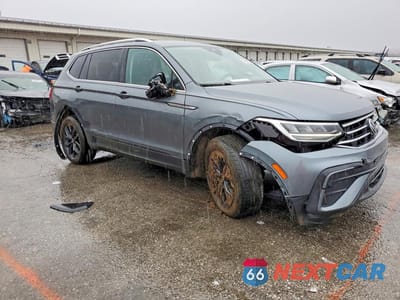 Czwarte zdjęcie samochodu z boku: 2024 VOLKSWAGEN TIGUAN VIN:3VV3B7AXXRM058883 - miniatura