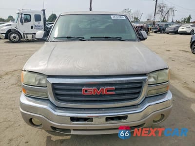 Piąte zdjęcie samochodu w środku: 2005 GMC NEW SIERRA C1500 VIN:2GTEC13T151140465 - miniatura