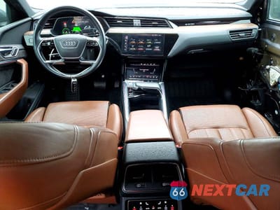 Zdjęcie 8 z 14 samochodu: 2019 AUDI E-TRON PRESTIGE VIN:WA1VAAGE6KB015517 - miniatura