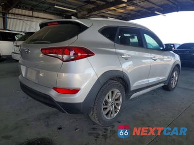 Trzecie zdjęcie samochodu z tyłu: 2018 HYUNDAI TUCSON SEL VIN:KM8J33A4XJU683331 - miniatura