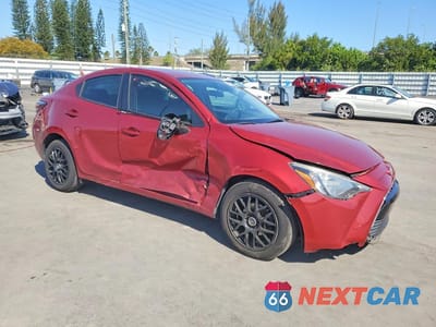 Czwarte zdjęcie samochodu z boku: 2018 TOYOTA YARIS IA BASE VIN:3MYDLBYV1JY333627 - miniatura