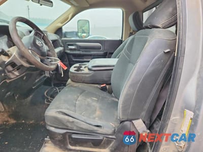 Zdjęcie 7 z 11 samochodu: 2019 RAM 2500 TRADESMAN VIN:3C6MR5AJ0KG661562 - miniatura