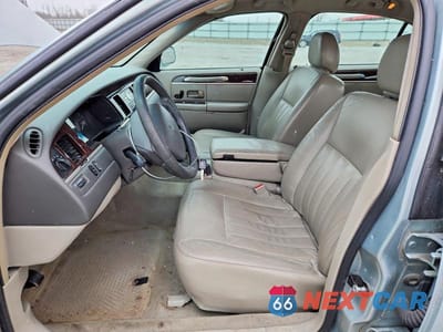 Zdjęcie 7 z 12 samochodu: 2007 LINCOLN TOWN CAR VIN:1LNHM81V17Y628981 - miniatura