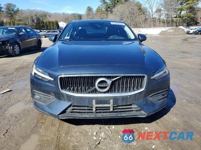 Piąte zdjęcie samochodu w środku: 2021 VOLVO S60 T6 MOMENTUM VIN:7JRA22TK3MG094932 - miniatura