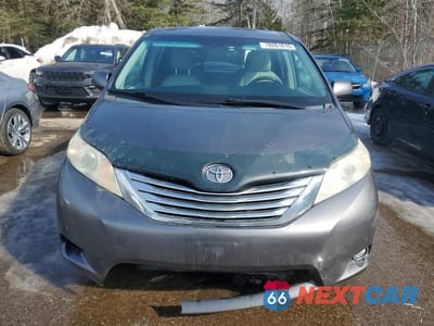 Piąte zdjęcie samochodu w środku: 2011 TOYOTA SIENNA XLE VIN:5TDDK3DC6BS023610 - miniatura