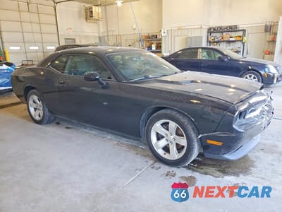 Czwarte zdjęcie samochodu z boku: 2013 DODGE CHALLENGER SXT VIN:2C3CDYAG6DH663199 - miniatura