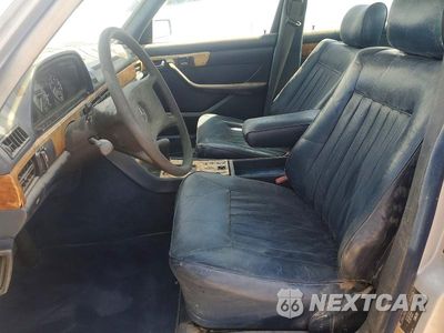 Zdjęcie 7 z 12 samochodu: 1983 MERCEDES BENZ 380 SEL VIN:WDBCA33A6DB045551 - miniatura