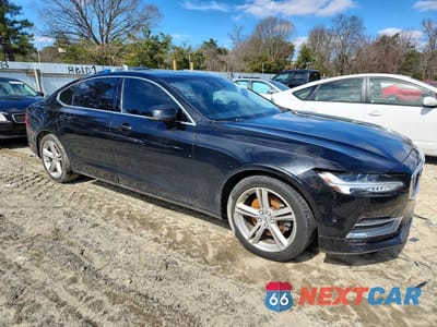 Czwarte zdjęcie samochodu z boku: 2018 VOLVO S90 T5 MOMENTUM VIN:LVY982AK1JP038270 - miniatura