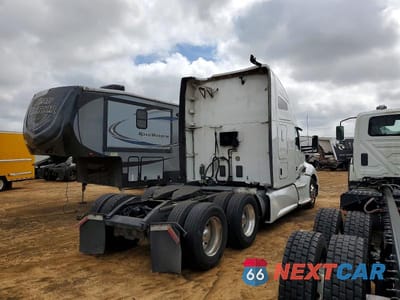 Czwarte zdjęcie samochodu z boku: 2019 KENWORTH T680 SEMI TRUCK VIN:1XKYDP9X9KJ241637 - miniatura