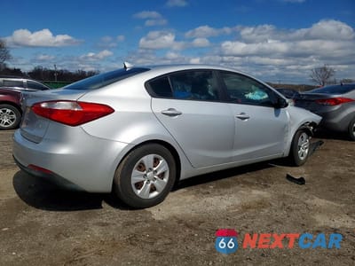 Trzecie zdjęcie samochodu z tyłu: 2016 KIA FORTE LX VIN:KNAFK4A69G5442848 - miniatura