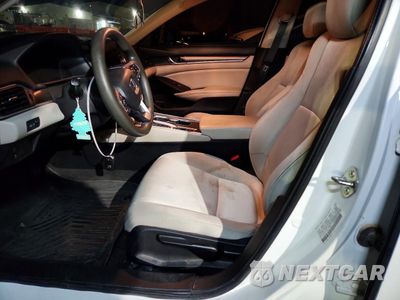 Zdjęcie 7 z 14 samochodu: 2019 HONDA ACCORD LX VIN:1HGCV1F12KA102998 - miniatura