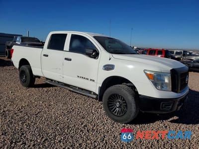 Czwarte zdjęcie samochodu z boku: 2017 NISSAN TITAN XD S VIN:1N6BA1F12HN517744 - miniatura