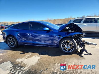 Czwarte zdjęcie samochodu z boku: 2022 TESLA MODEL S VIN:5YJSA1E57NF478828 - miniatura