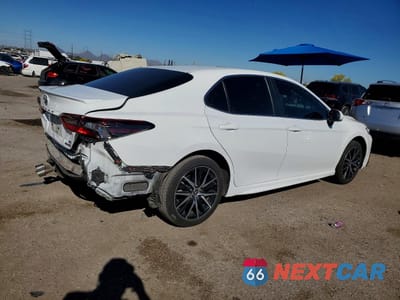 Trzecie zdjęcie samochodu z tyłu: 2024 TOYOTA CAMRY HYBRID SE VIN:4T1S31AK1RU064703 - miniatura