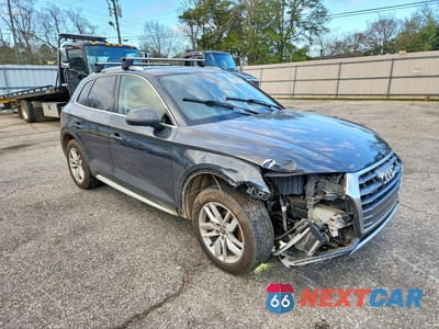 Czwarte zdjęcie samochodu z boku: 2020 AUDI Q5 PREMIUM VIN:WA1ANAFY3L2036826 - miniatura