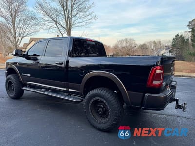 Trzecie zdjęcie samochodu z tyłu: 2022 RAM 2500 LONGHORN VIN:3C6UR5GL3NG282214 - miniatura