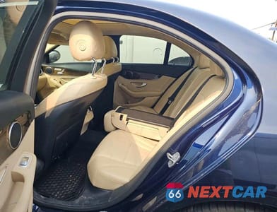 Piąte zdjęcie samochodu w środku: 2017 MERCEDES-BENZ C 300 4MATIC VIN:55SWF4KBXHU216920 - miniatura