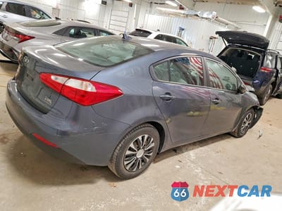 Trzecie zdjęcie samochodu z tyłu: 2016 KIA FORTE LX VIN:KNAFX4A60G5521214 - miniatura