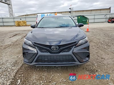 Piąte zdjęcie samochodu w środku: 2022 TOYOTA CAMRY SE VIN:4T1G11AK1NU659010 - miniatura