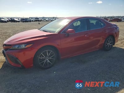 2022 TOYOTA CAMRY SE 4T1G11AK5NU015560 - główne zdjęcie licytacji z USA - miniatura