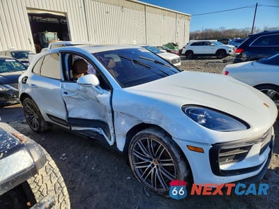 Czwarte zdjęcie samochodu z boku: 2023 PORSCHE MACAN BASE VIN:WP1AA2A57PLB12115 - miniatura