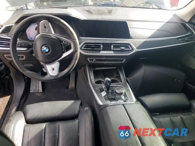 Zdjęcie 8 z 12 samochodu: 2021 BMW X7 XDRIVE40I VIN:5UXCW2C07M9F27460 - miniatura