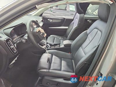 Zdjęcie 7 z 12 samochodu: 2025 VOLVO XC40 PLUS VIN:YV4L12UE6S2600778 - miniatura