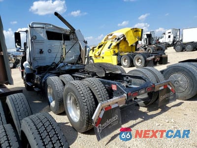 Trzecie zdjęcie samochodu z tyłu: 2023 VOLVO VNR SEMI TRUCK VIN:4V4WC9EH5PN607212 - miniatura